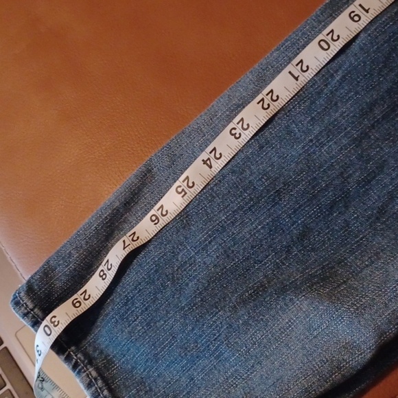 💙🌺Classic Blue Distressed Women Jeans - Picture 12 of 16